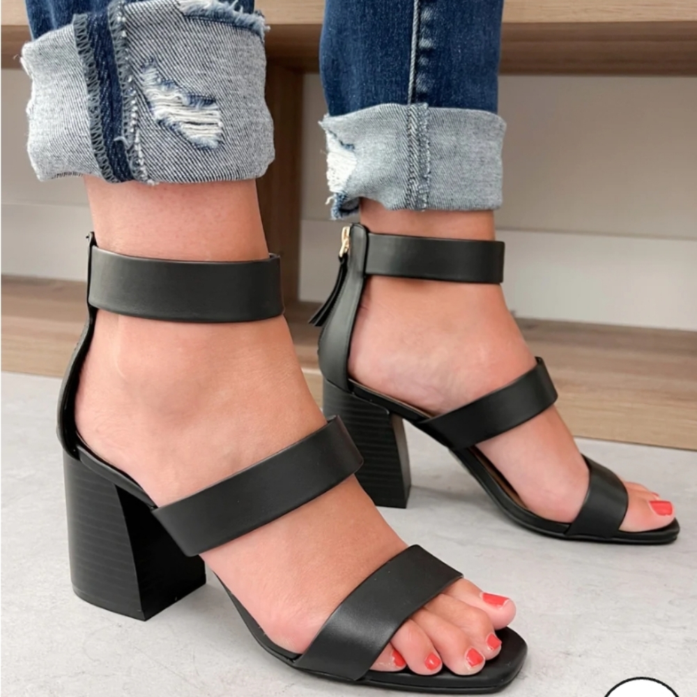 QUPID - Black Ankle Strap Sandles (Ridley)